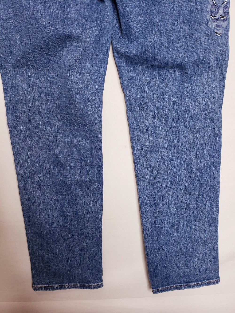 Chico's Beaded So Slimming Girlfriend Slim Leg Ankle Jeans Women's Size 12 - Picture 8 of 12